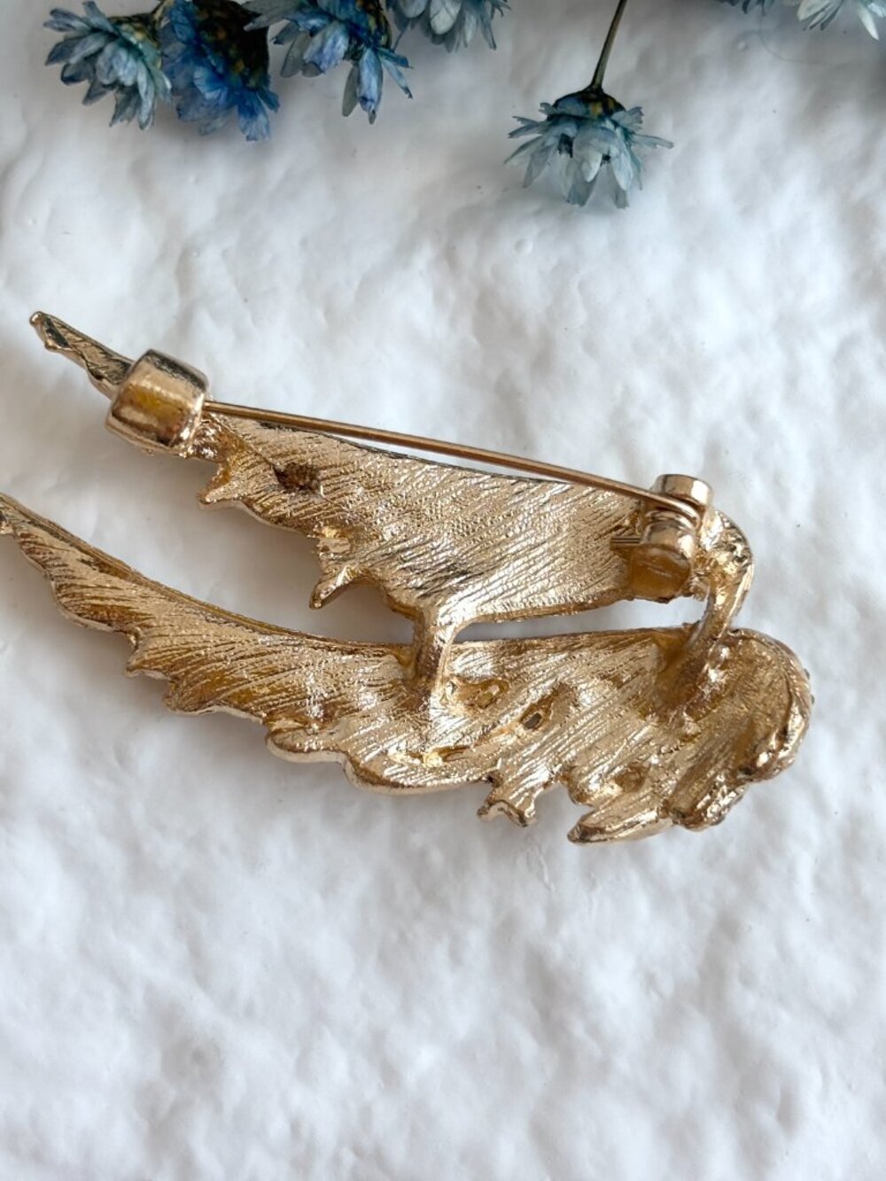 Double Angel Wing Gold Toned Rhinestone Textured Vintage Inspried Brooch Pin - Picture 4 of 11